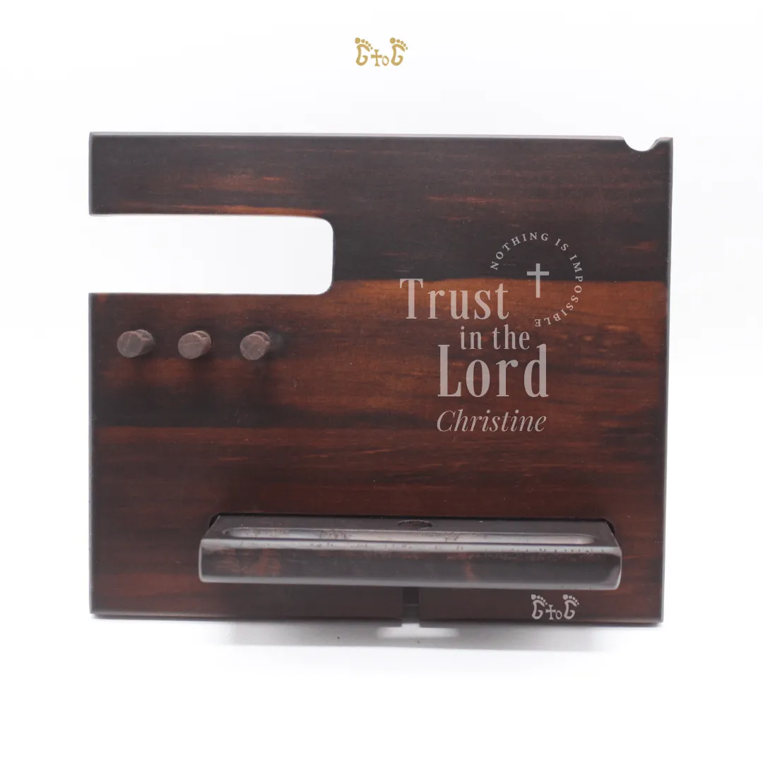 Wood Prayer Docking Station - Trust in the Lord (Personalisation Available)